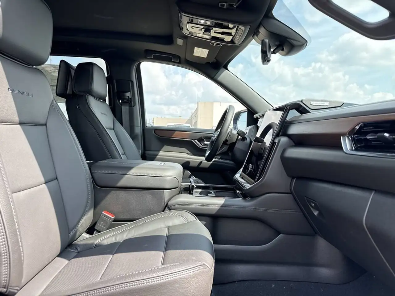 GMC Yukon снимка GMC Yukon