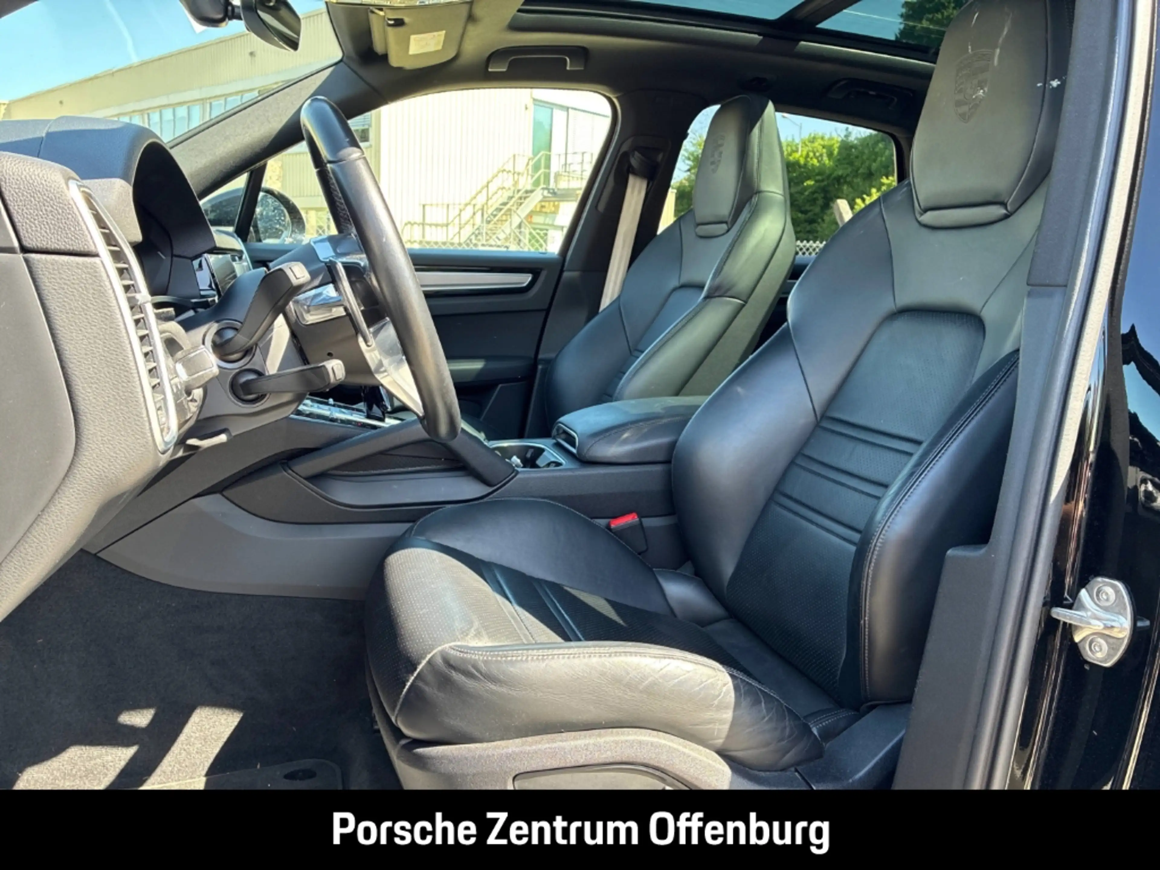 Porsche Cayenne Platinum Edition Pano Navi Memory Bose LED — photo 5