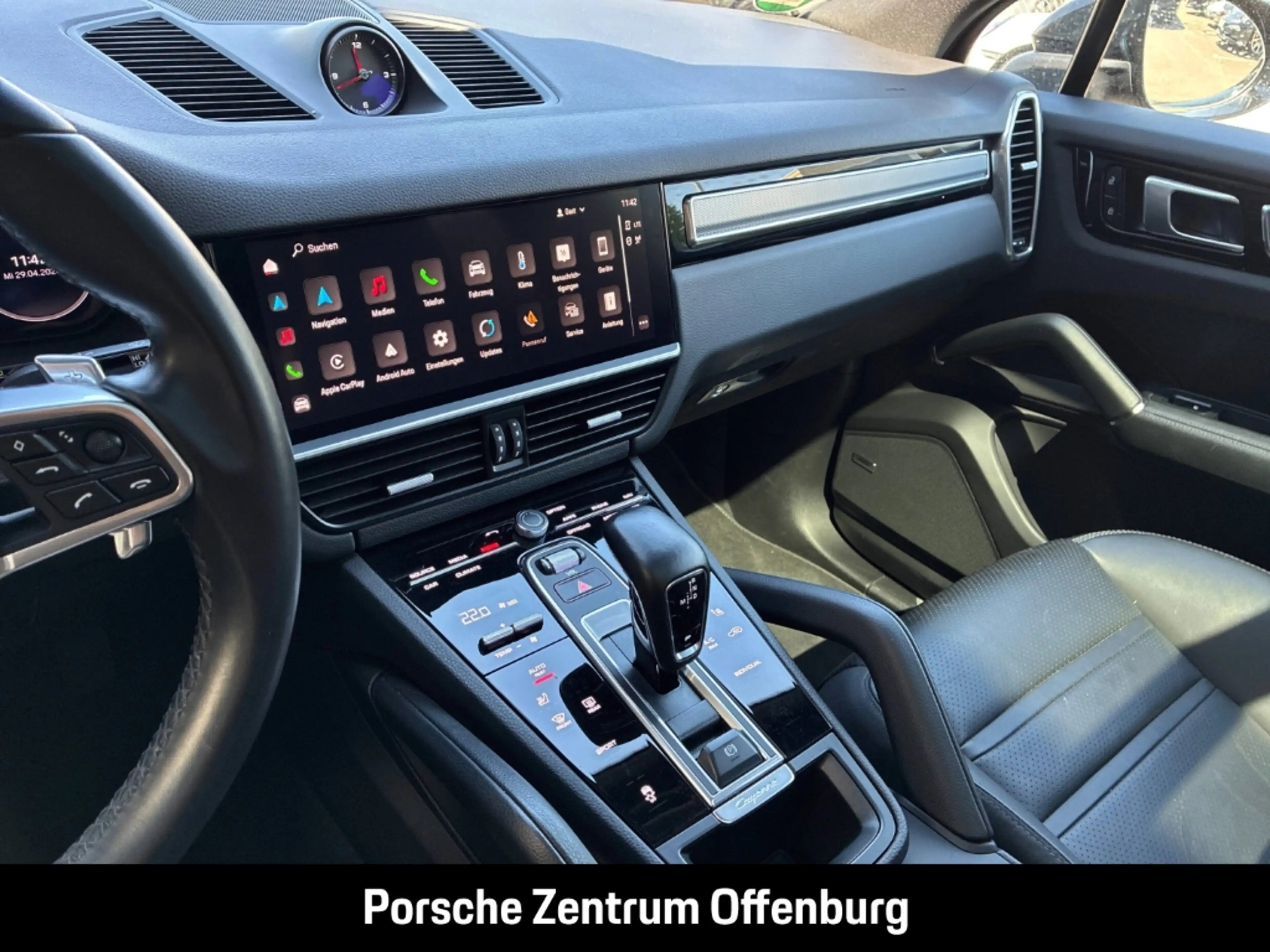 Porsche Cayenne Platinum Edition Pano Navi Memory Bose LED — photo 11