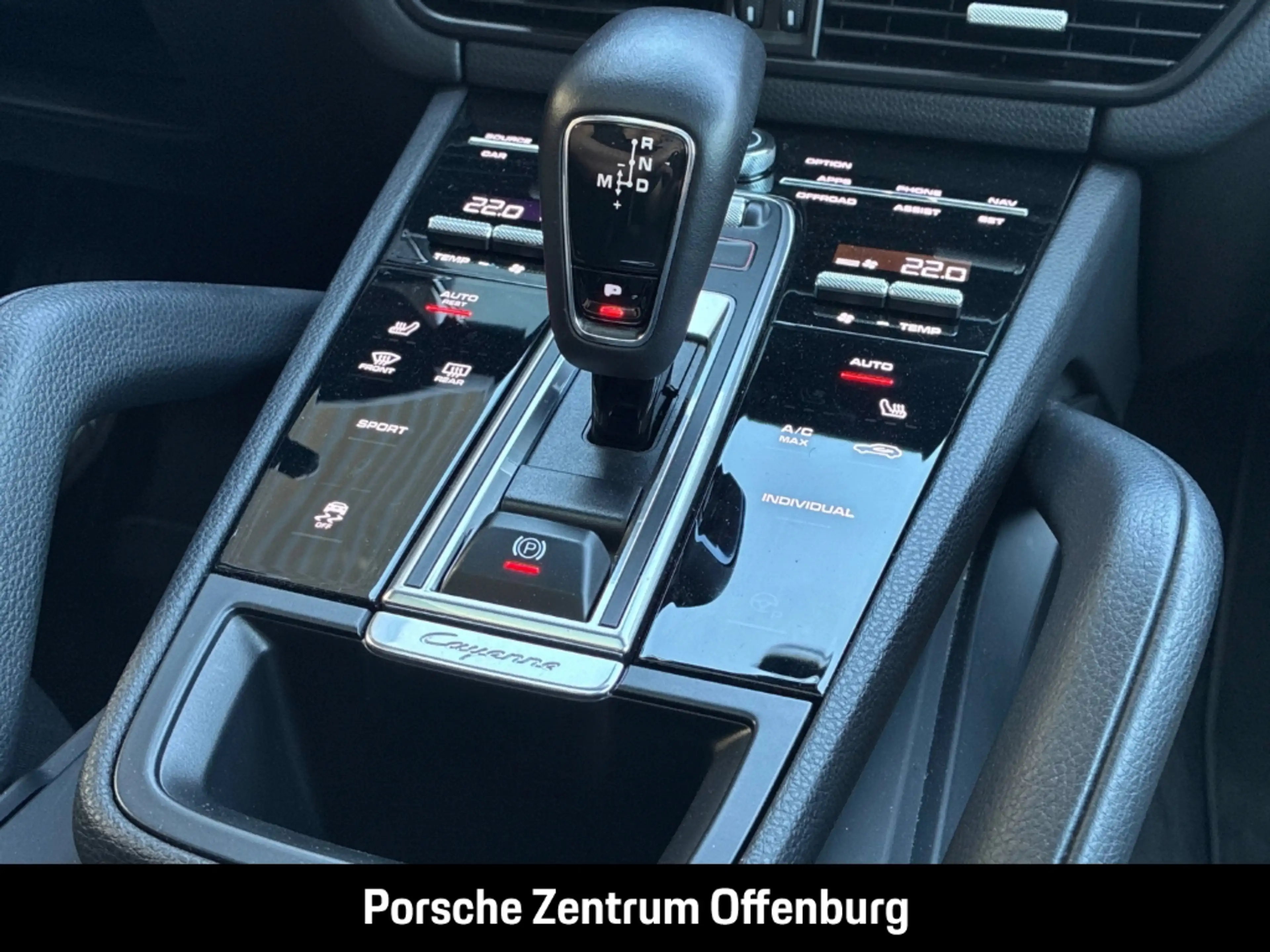 Porsche Cayenne Platinum Edition Pano Navi Memory Bose LED — photo 12