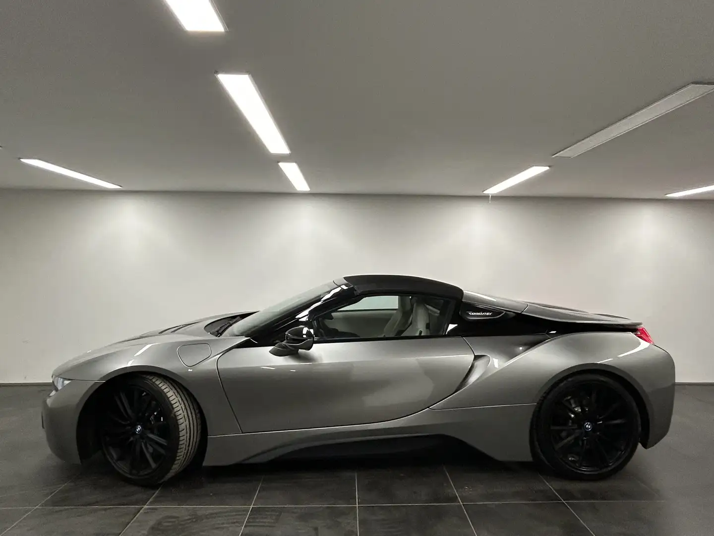 BMW i8 Roadster First Edition 1 of 200 Harman/Kardon Head Gris - 2