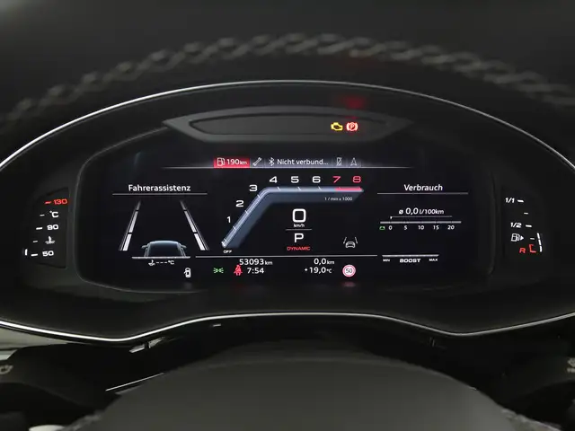 Audi SQ8 view 12