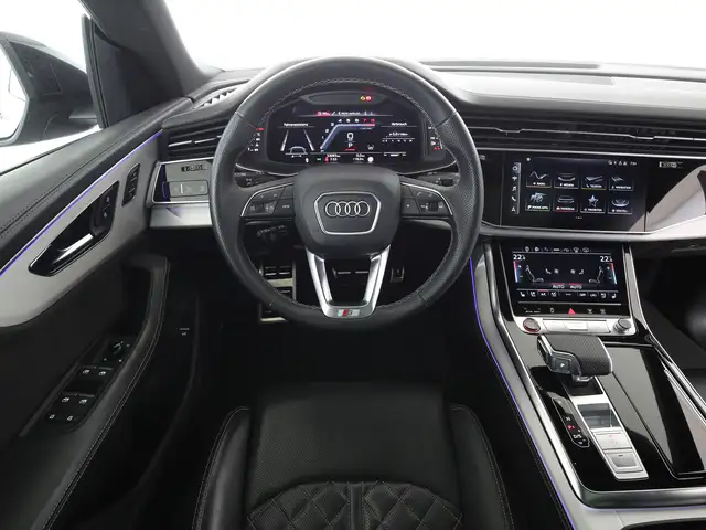 Audi SQ8 view 10