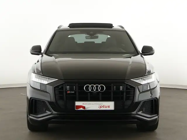 Audi SQ8 view 3