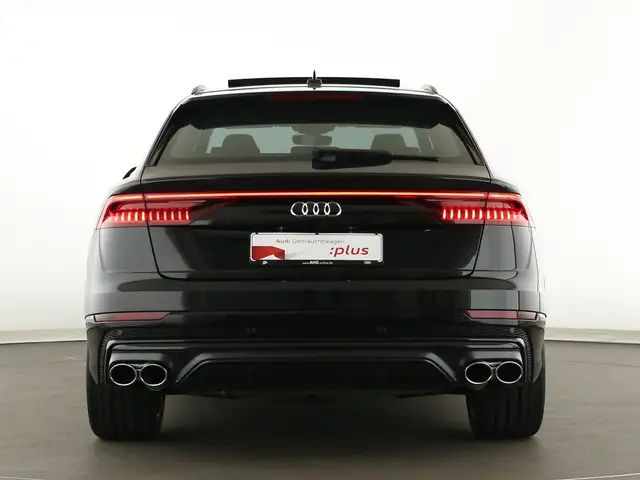 Audi SQ8 view 6