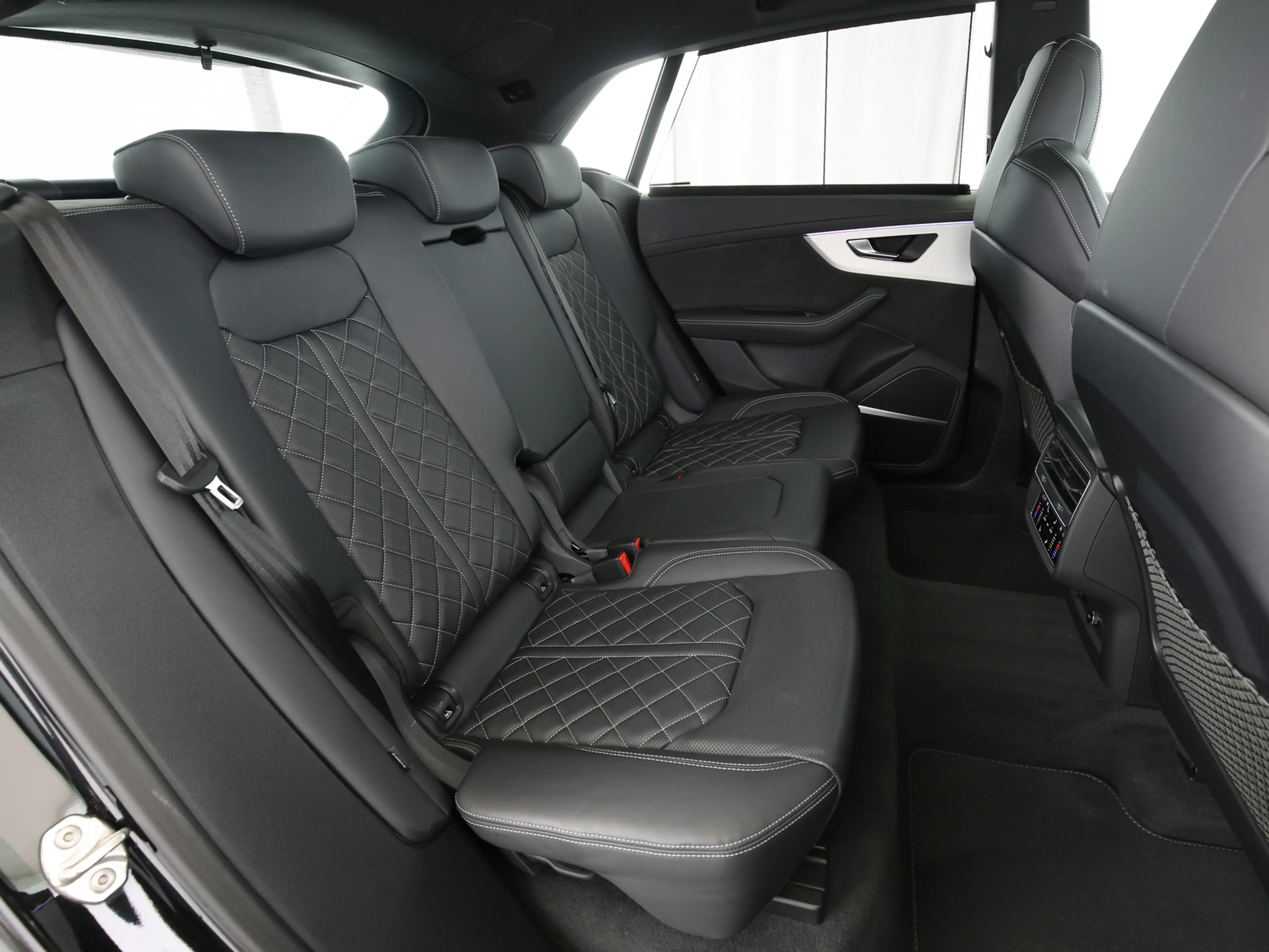 Audi SQ8 4.0 TFSI Quattro — photo 15