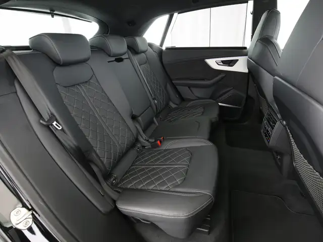 Audi SQ8 view 15