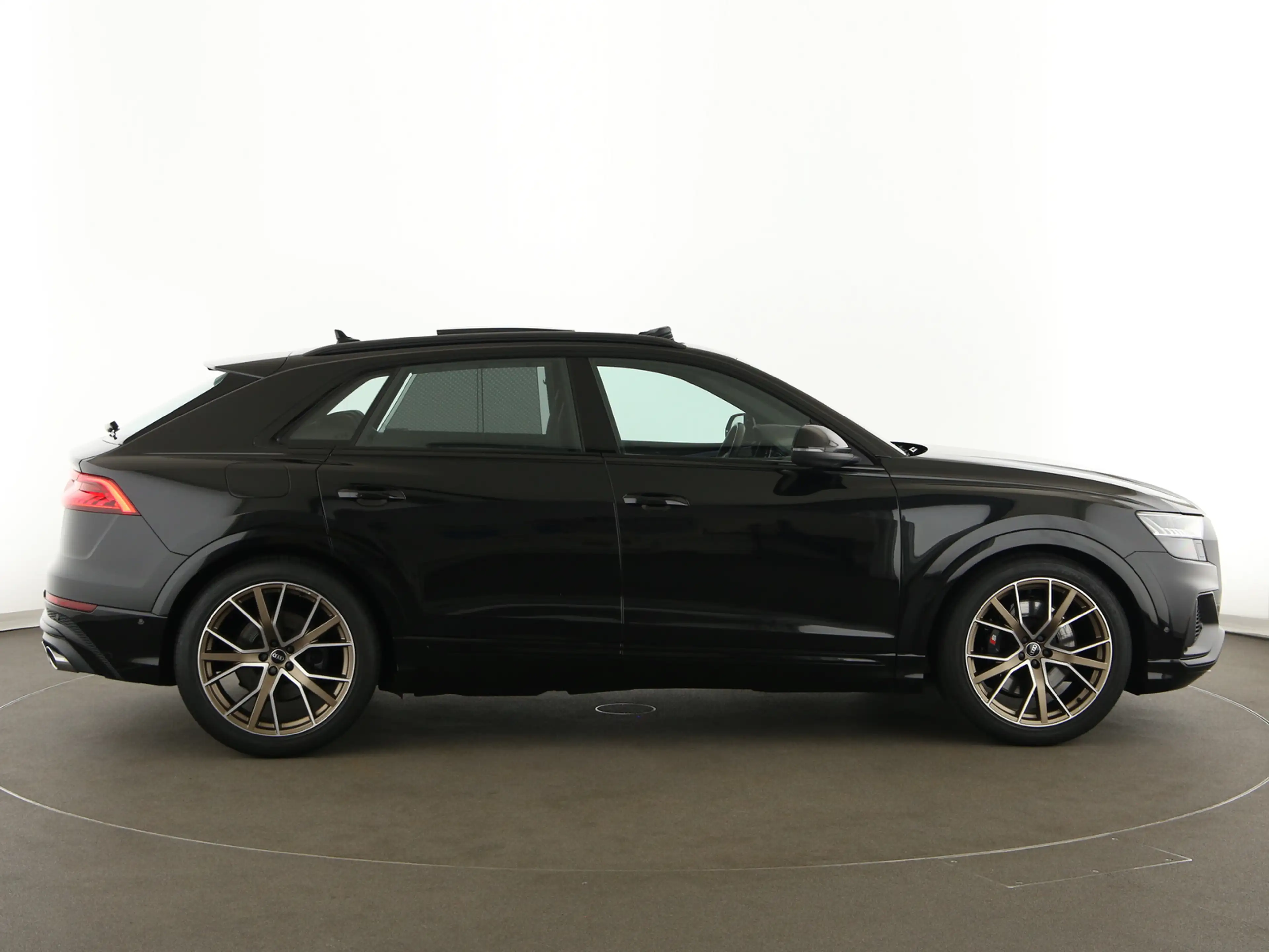 Audi SQ8 4.0 TFSI Quattro — photo 8