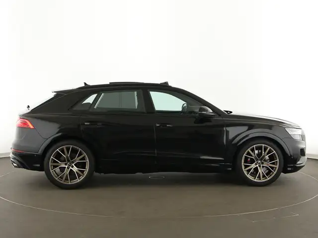 Audi SQ8 view 8