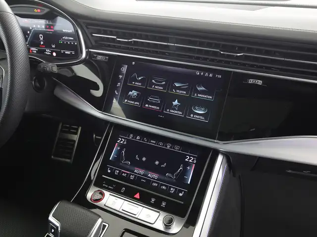 Audi SQ8 view 13