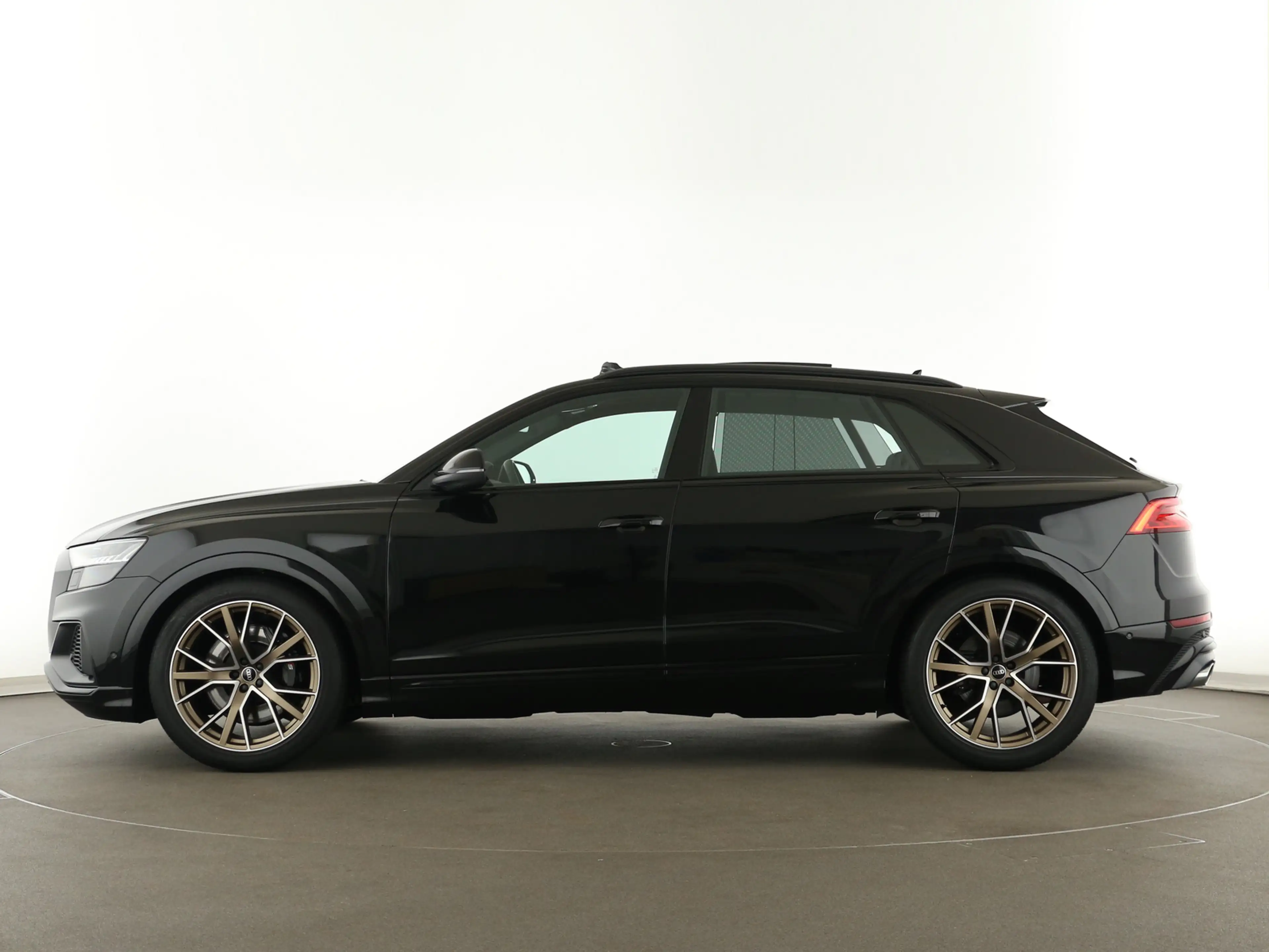 Audi SQ8 4.0 TFSI Quattro — photo 4