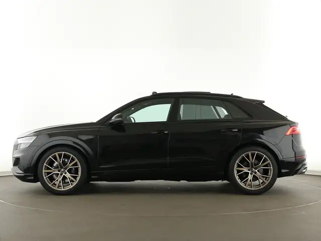 Audi SQ8 view 4