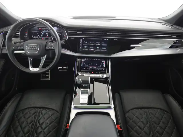 Audi SQ8 view 11