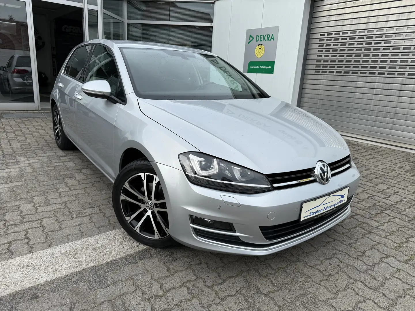 Volkswagen Golf 7 TDI 5rg. MATCH BMT mit Klima/Navi/PDC/Kamera/ES Silber - 1