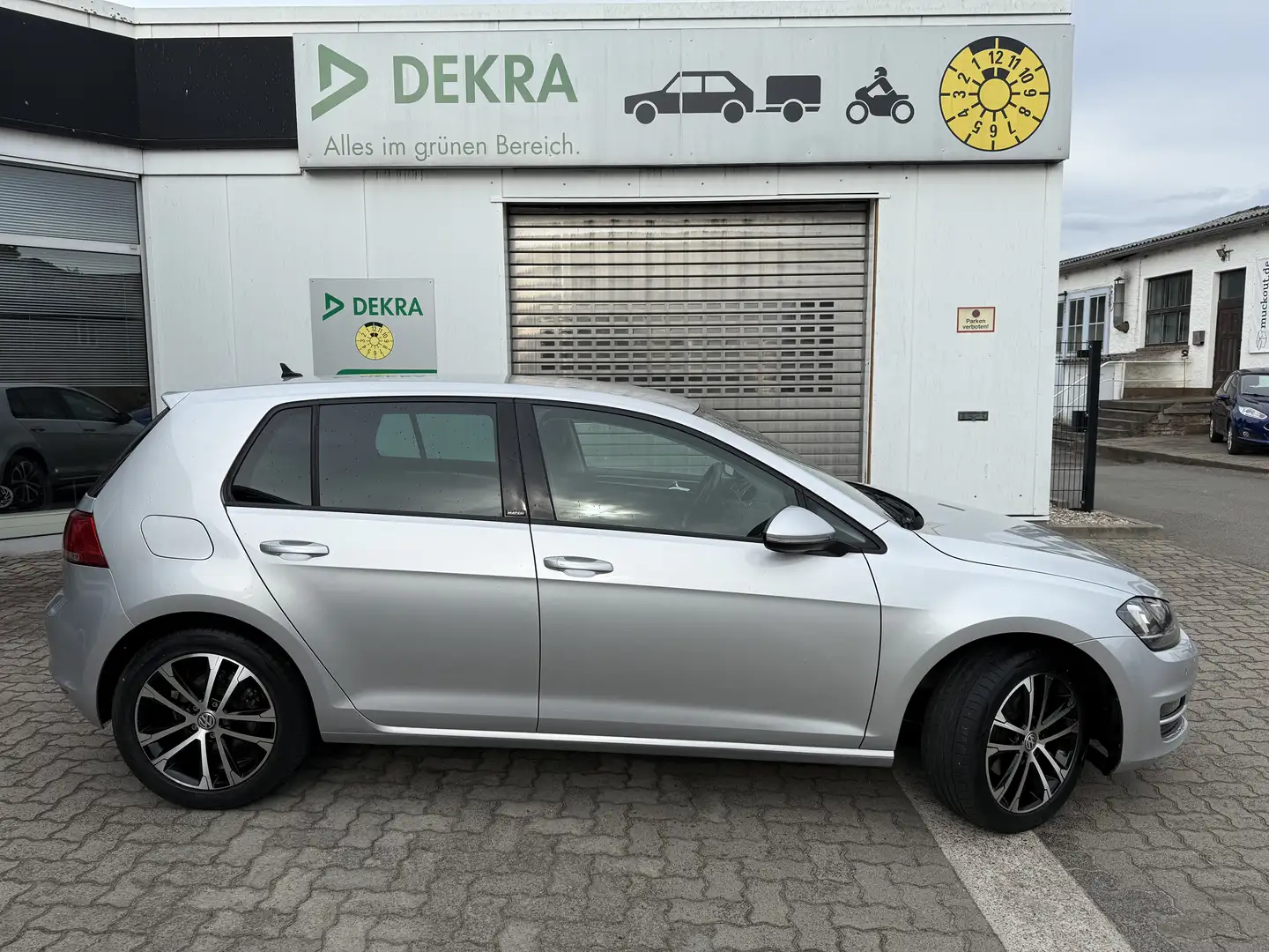 Volkswagen Golf 7 TDI 5rg. MATCH BMT mit Klima/Navi/PDC/Kamera/ES Silber - 2