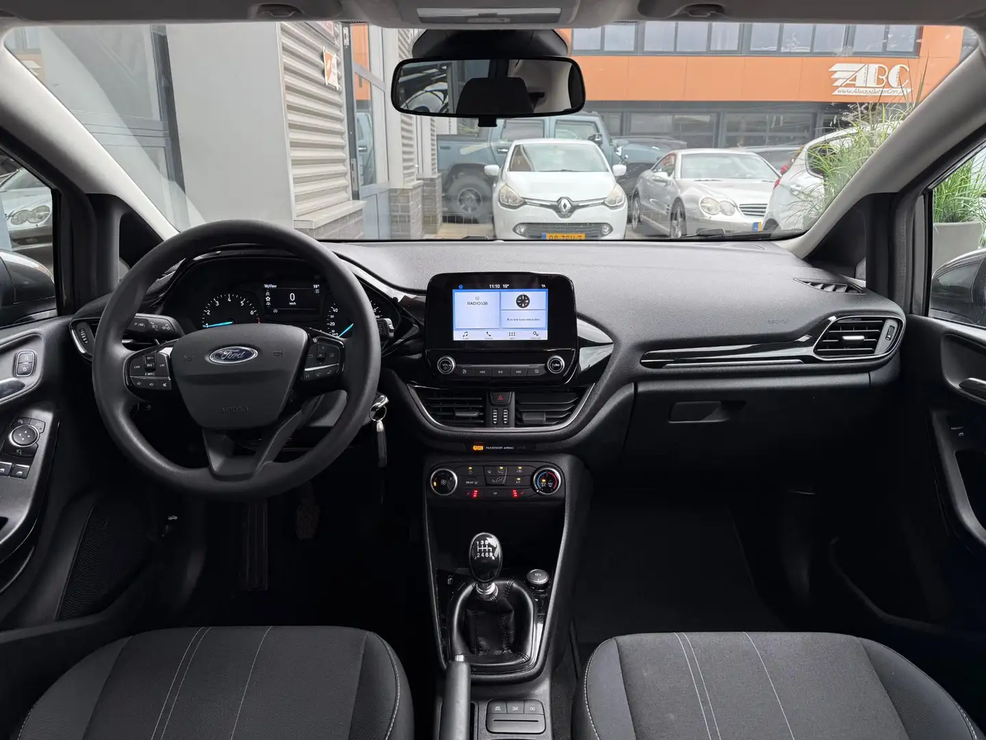 Ford Fiesta 1.0 EcoBoost Titanium Airco CarPlay PDC Grijs - 2