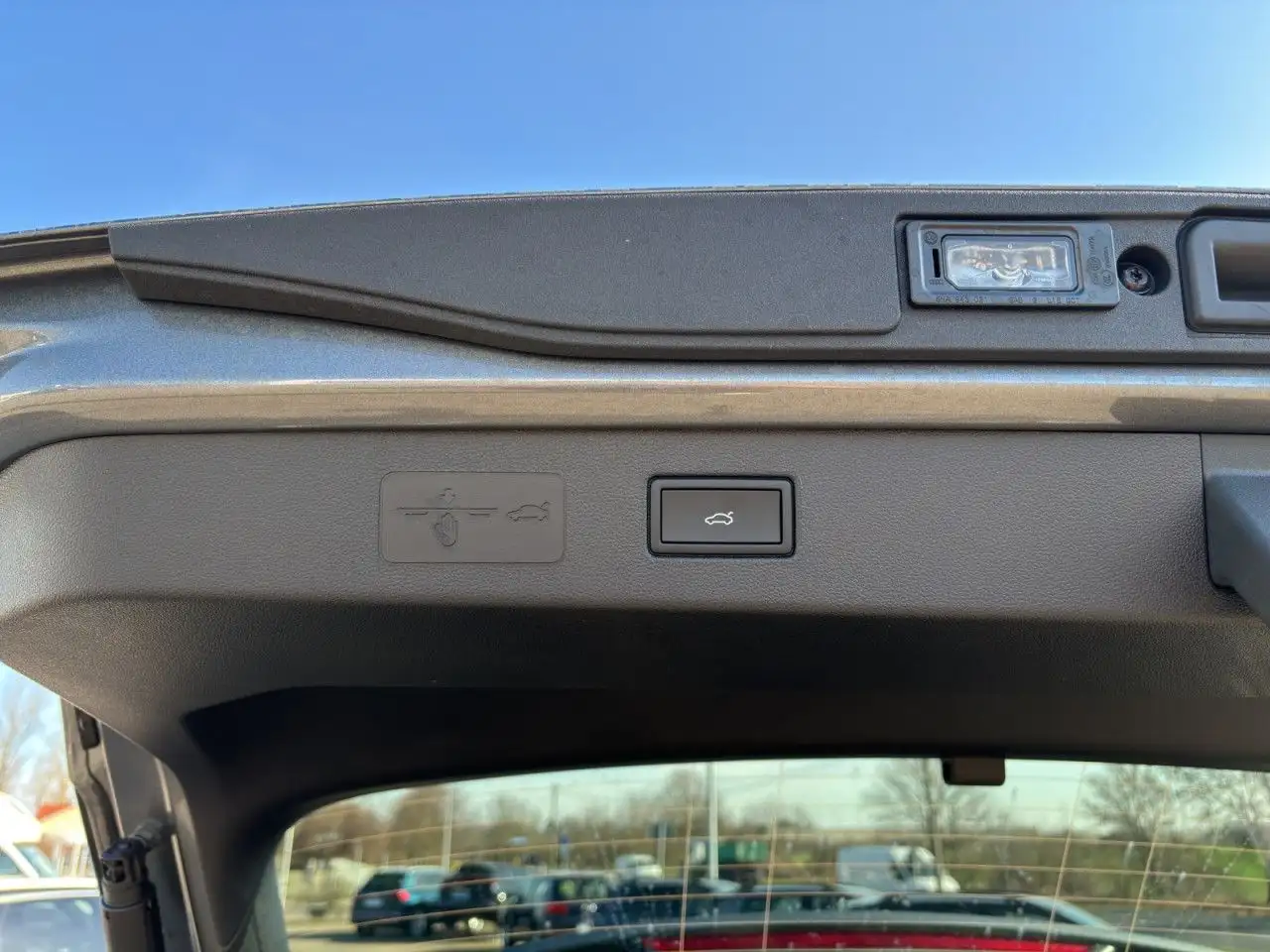 Volkswagen T-Roc 1.5 eTSI R-Line+Tageszulassung+AZV 8