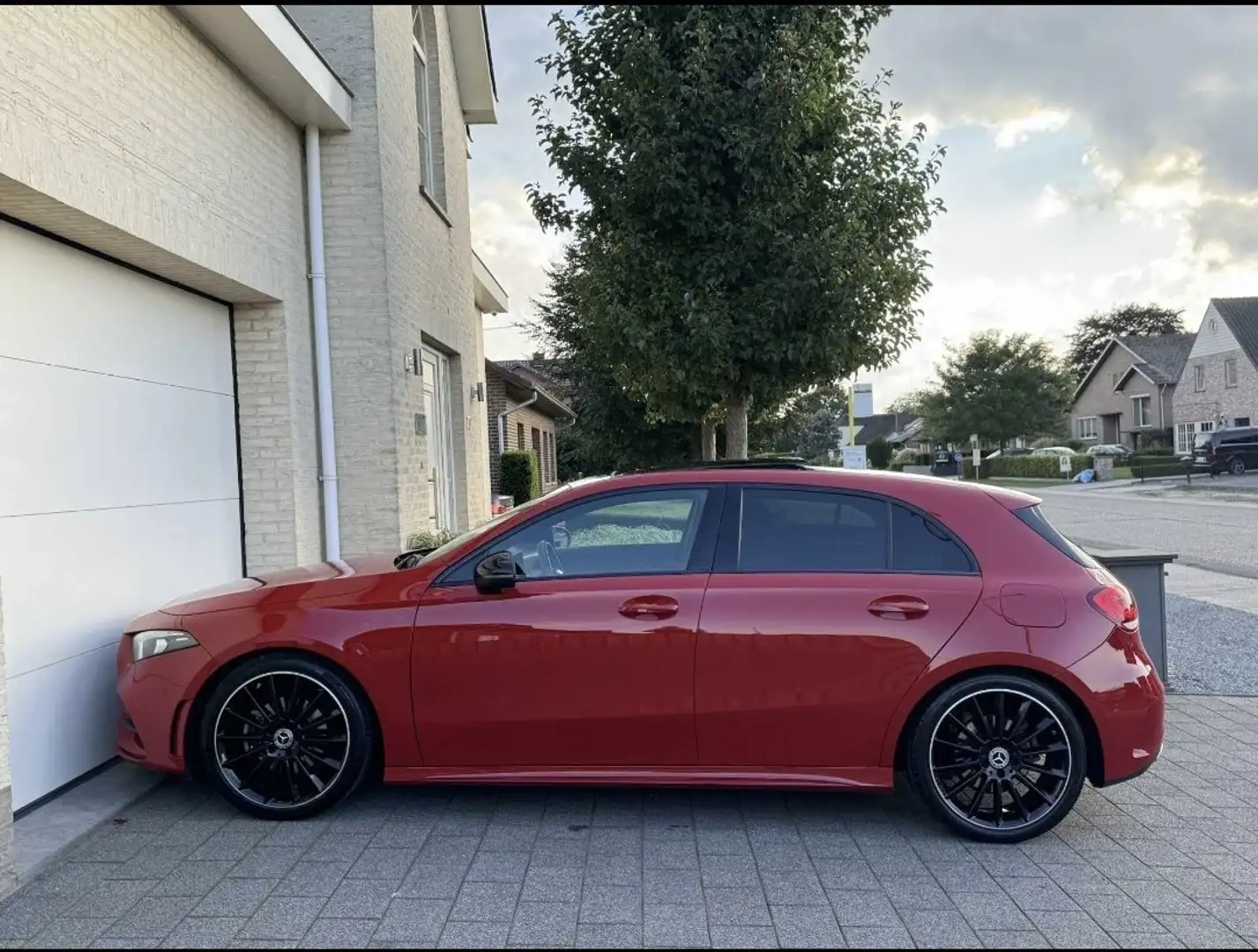 Mercedes-Benz A 200 Premium crvena - 2