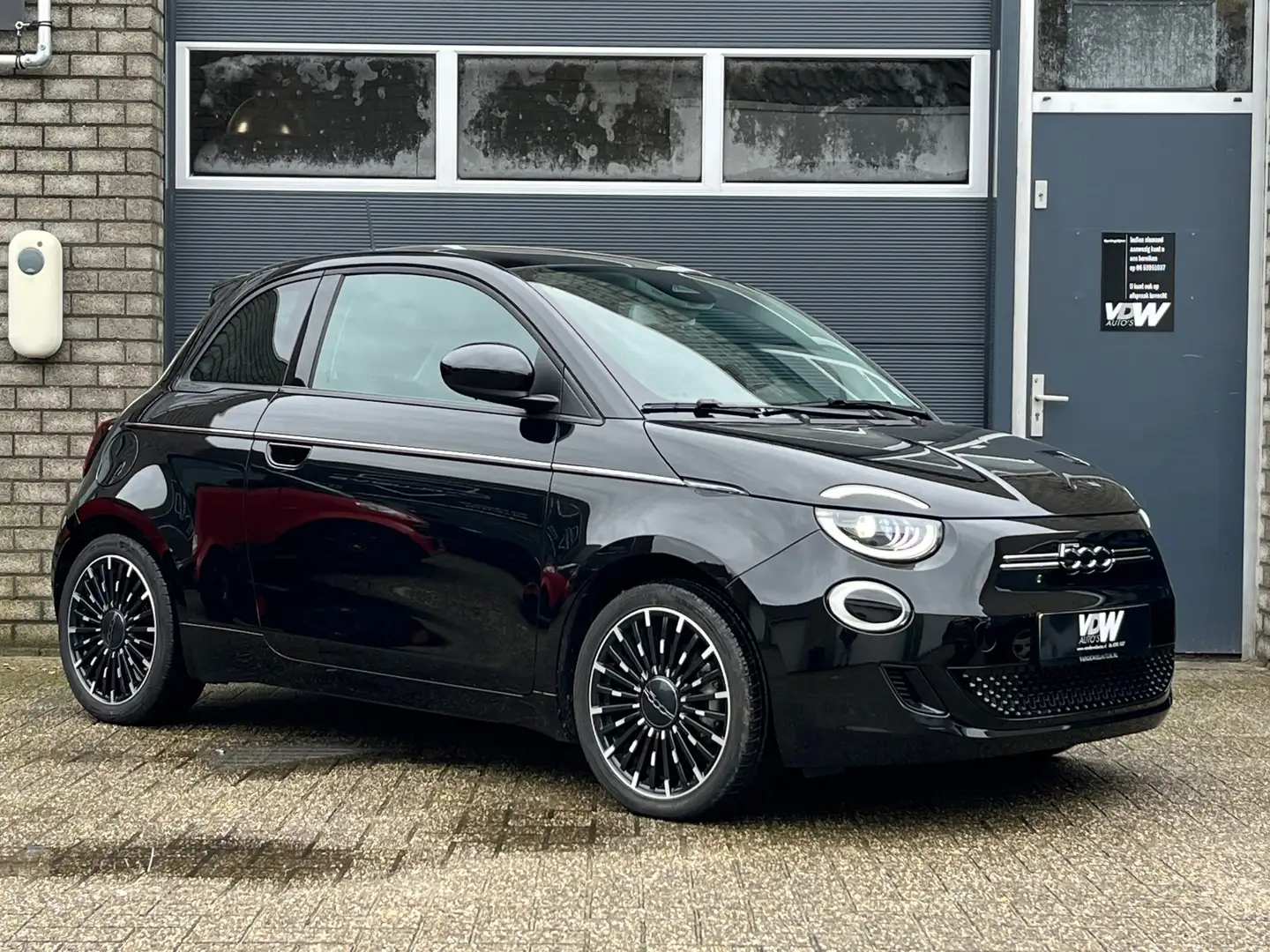 Fiat 500e Icon + 42 kWh PANO 17 INCH CCS - bj 2020 Noir - 2