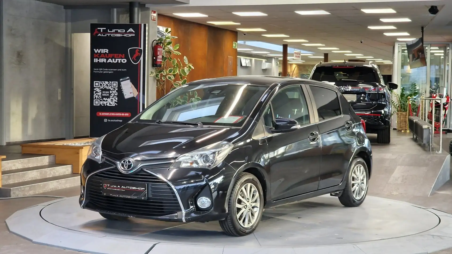 Toyota Yaris Yaris *Kamera*Spuranhalte-Assistent*15Zoll* Schwarz - 1