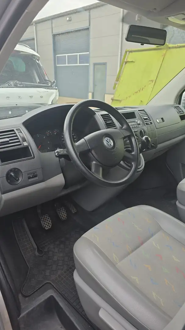 Volkswagen T5 Caravelle - 2