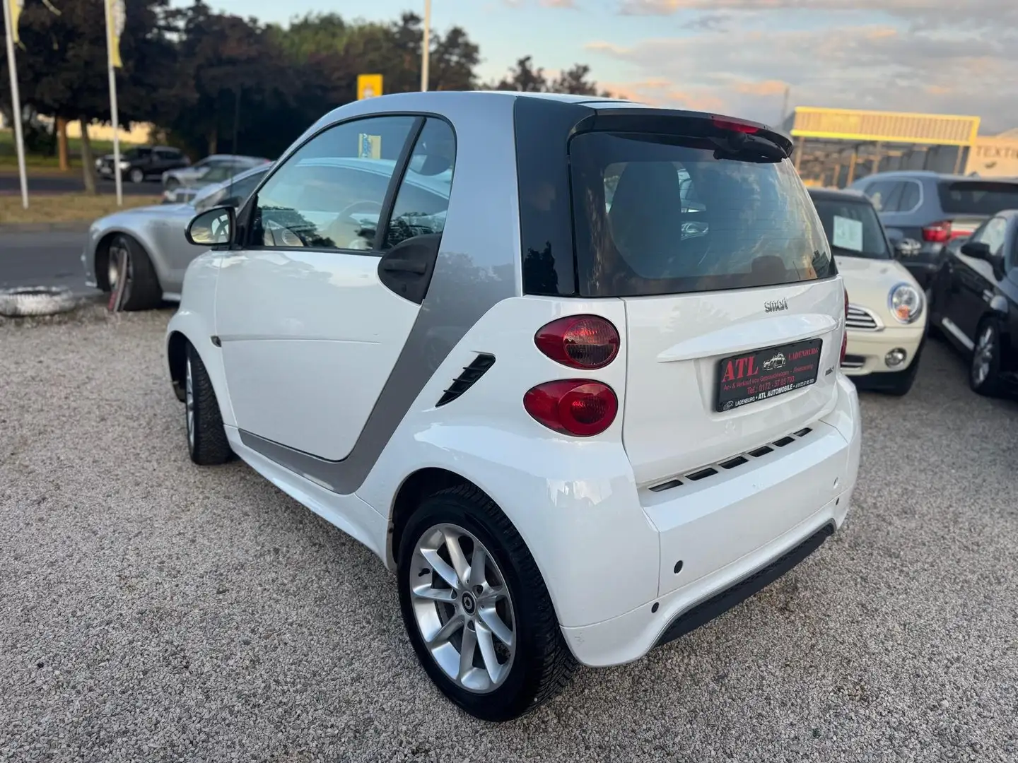 smart forTwo Micro Hybrid Drive 52kW (451.380) Weiß - 2