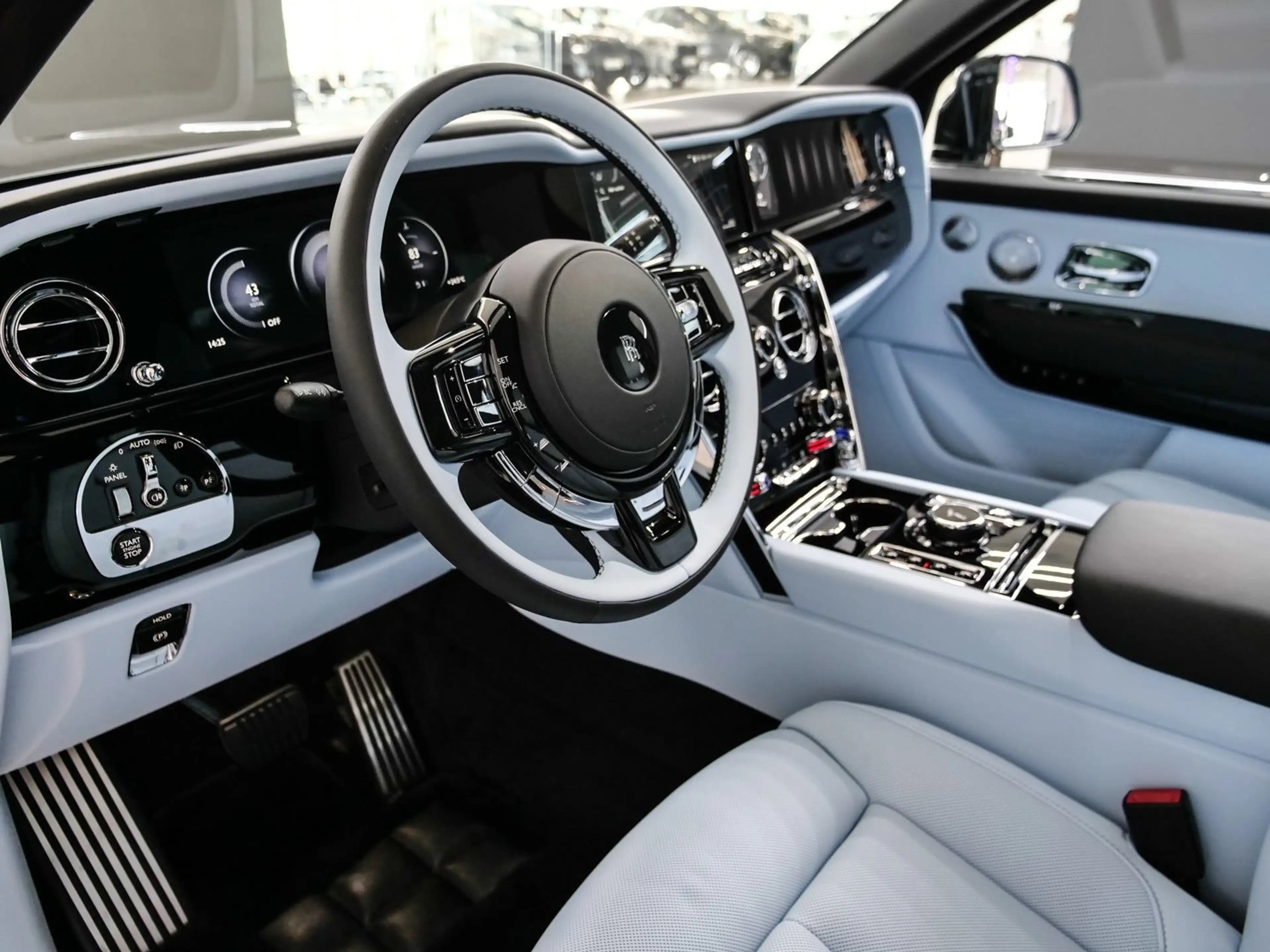Rolls-Royce Cullinan — photo 11