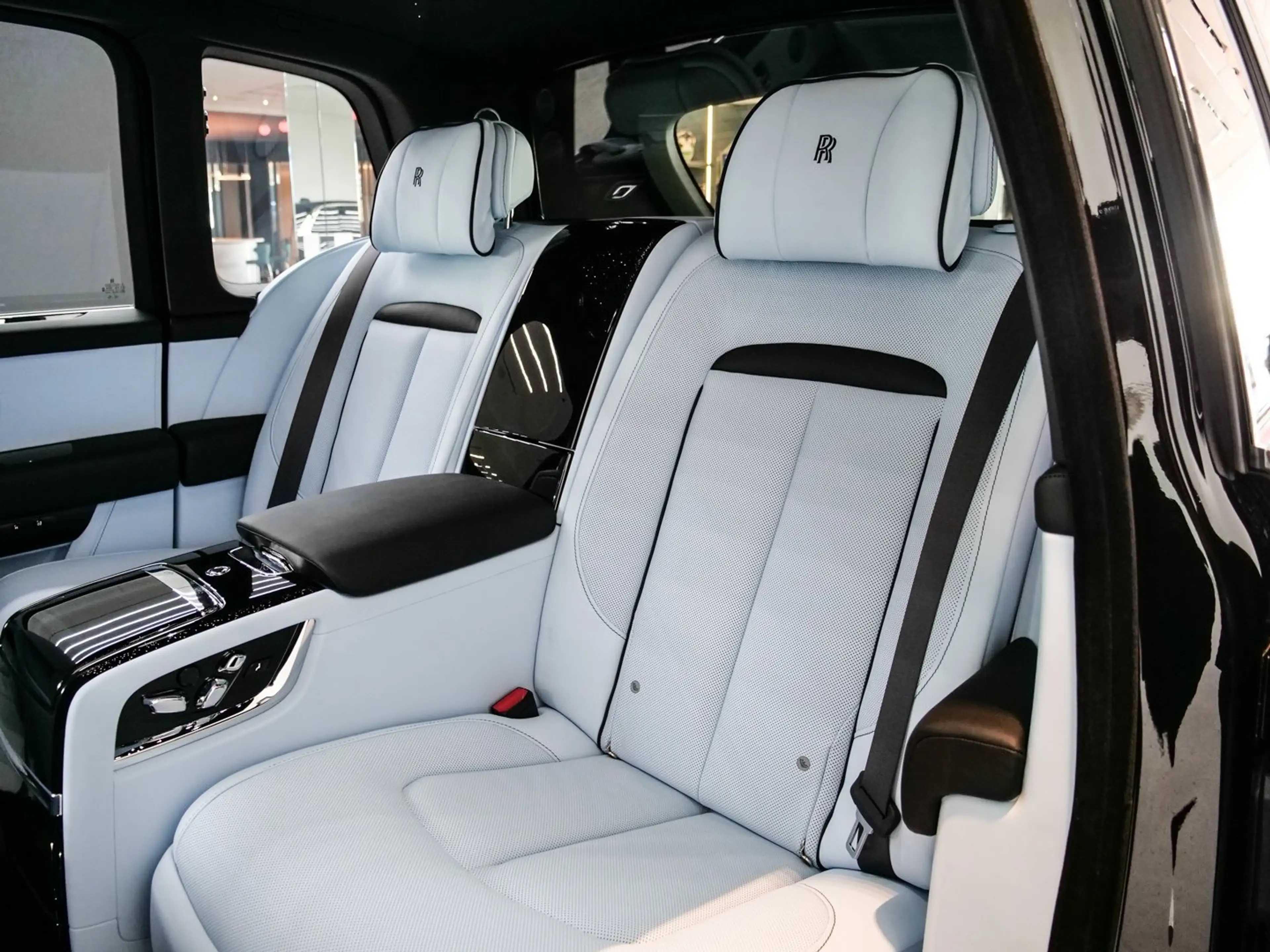 Rolls-Royce Cullinan — photo 13