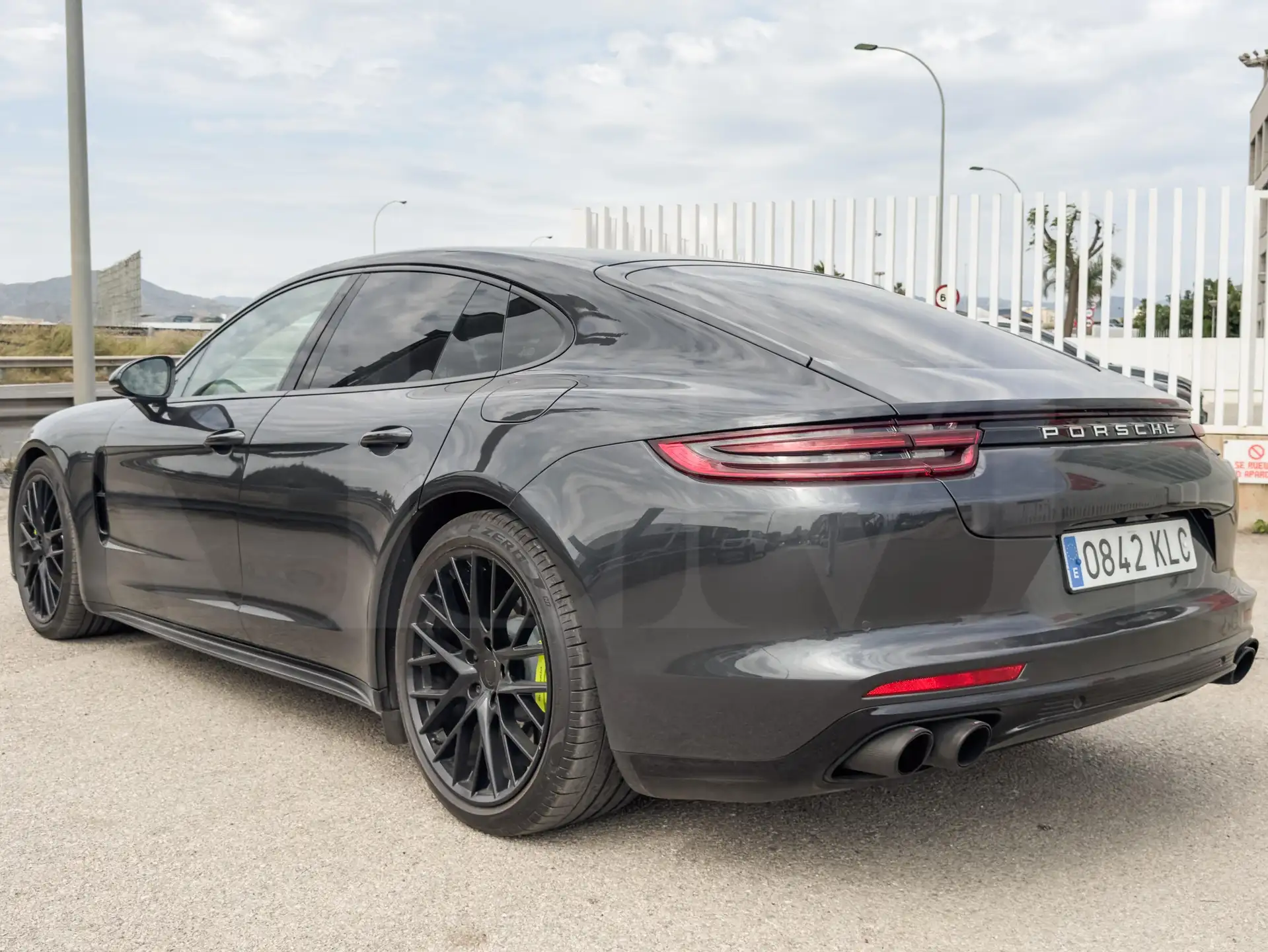 Porsche Panamera 4 E-Hybrid 2018 건메탈 사진 4
