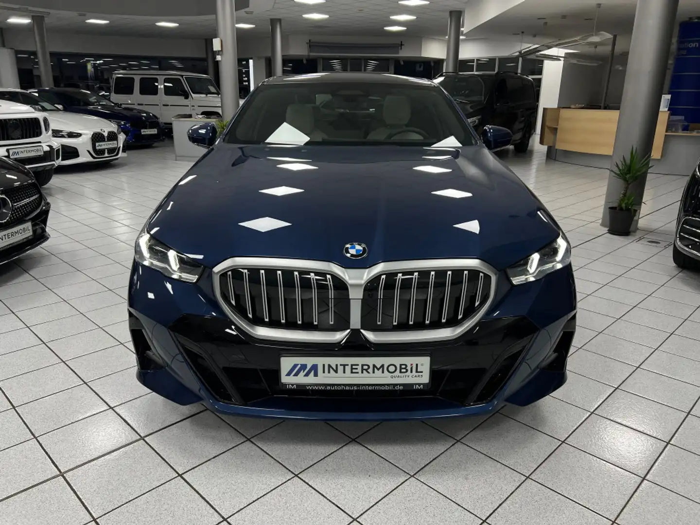 BMW 540 d xDrive M-Sport*HUD*PANO*B&W*KEYL*AHK*360° Kék - 2
