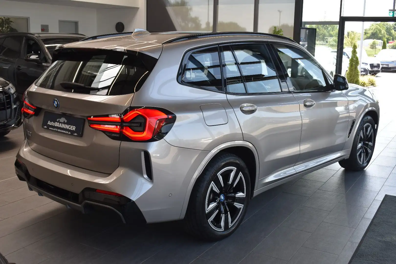 BMW iX3 Inspiring Aut. Laser~DAB~ACC~Pano~VirtualCo Stříbrná - 2