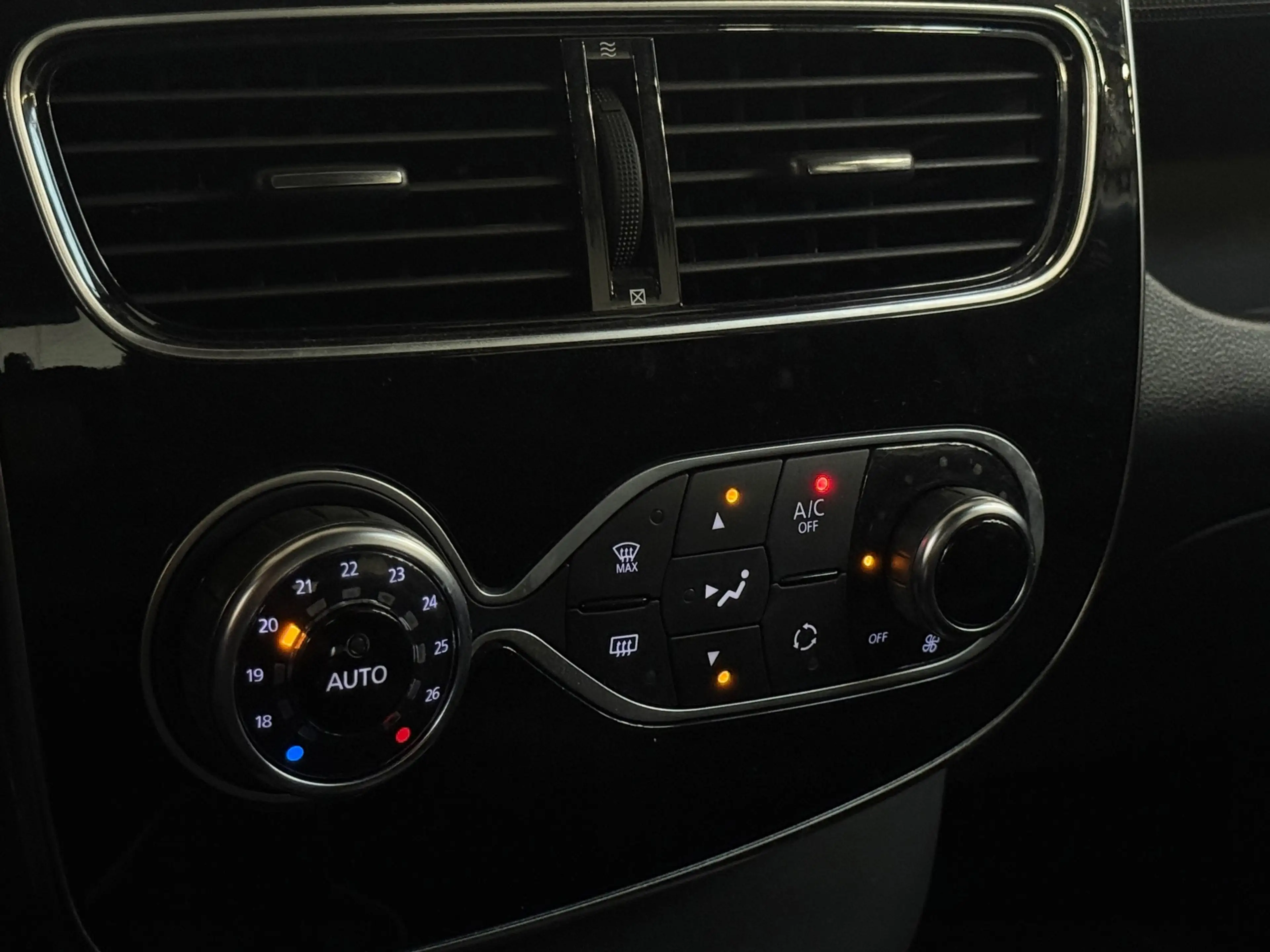 Renault Clio 0.9 TCe Limited Clima Stoelverwarming Navi CarPlay — photo 21