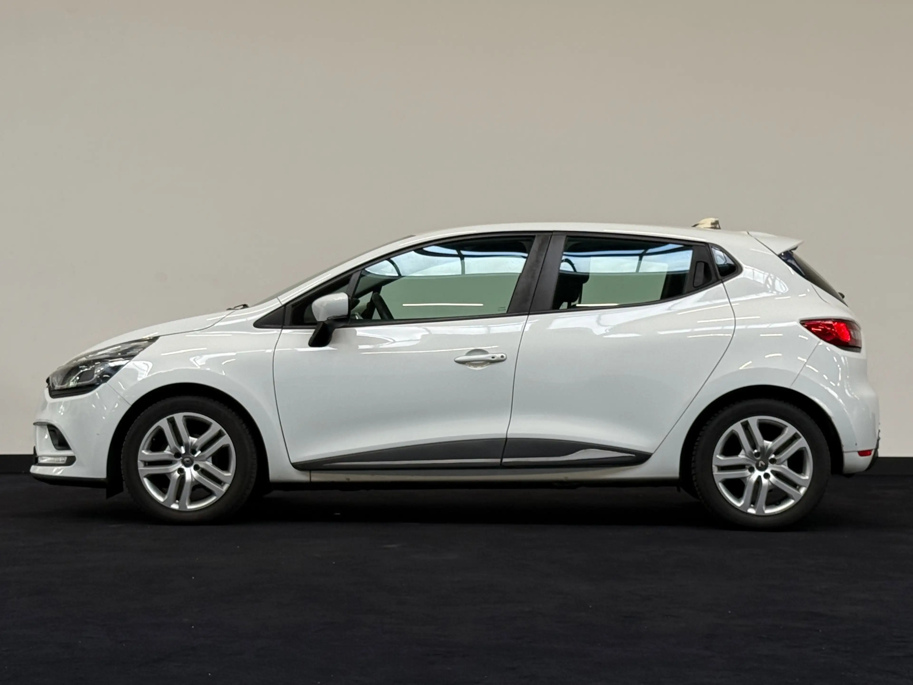 Renault Clio 0.9 TCe Limited Clima Stoelverwarming Navi CarPlay — photo 4