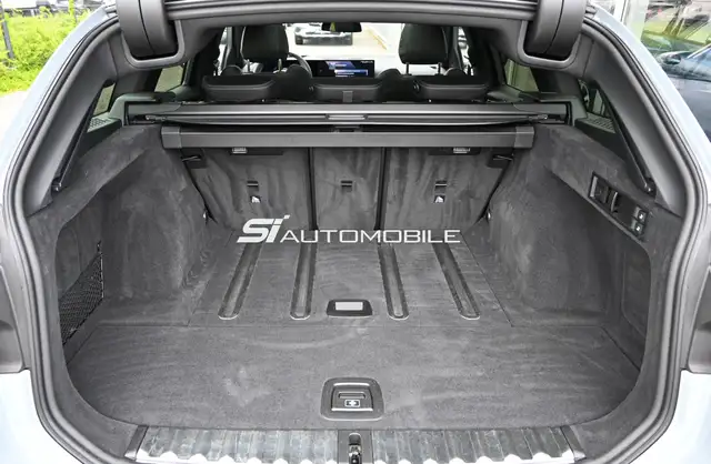 BMW 3 Series view 15