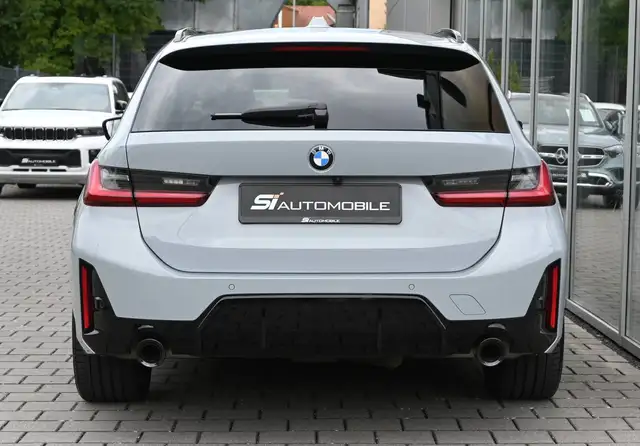 BMW 3 Series view 4