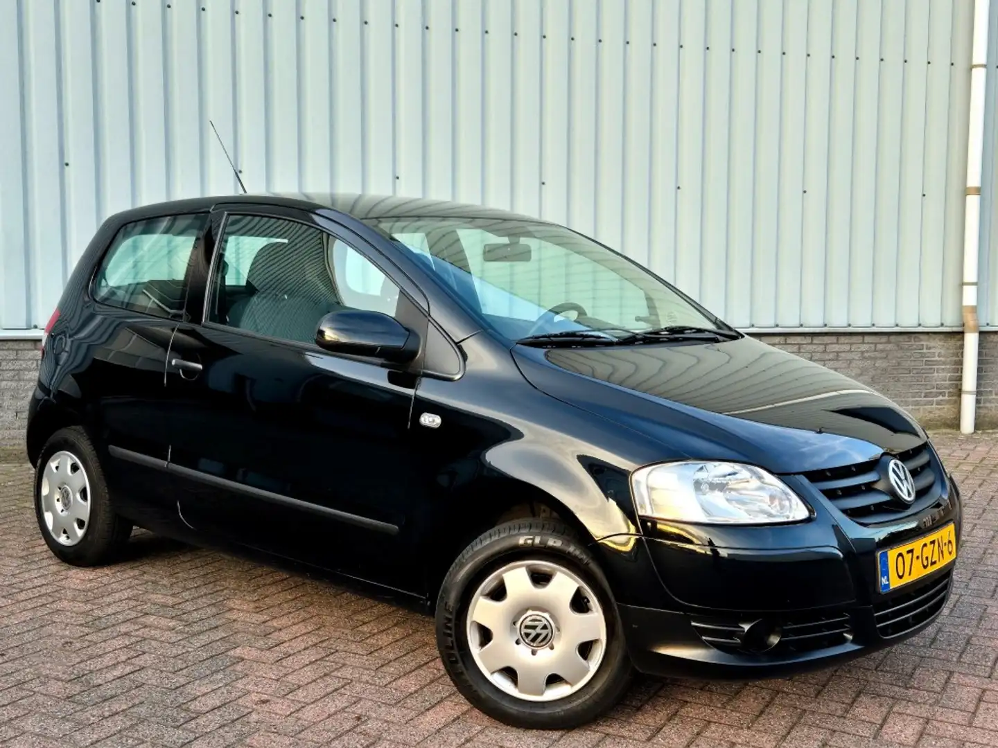Volkswagen Fox 1.2 Nieuwe APK 50.000 km Origineel NAP! Zwart - 2