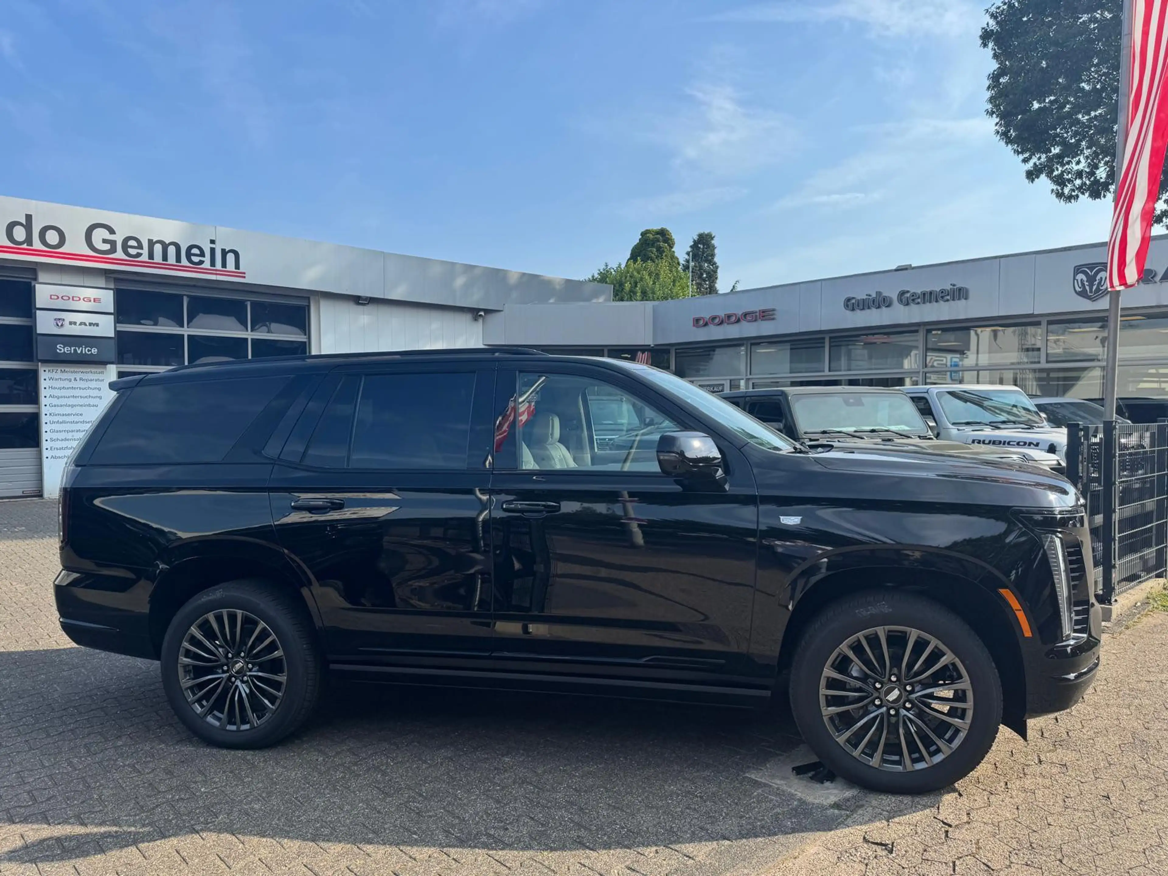 Cadillac Escalade 6.2 V8 Platinum Sport 2026 — photo 3