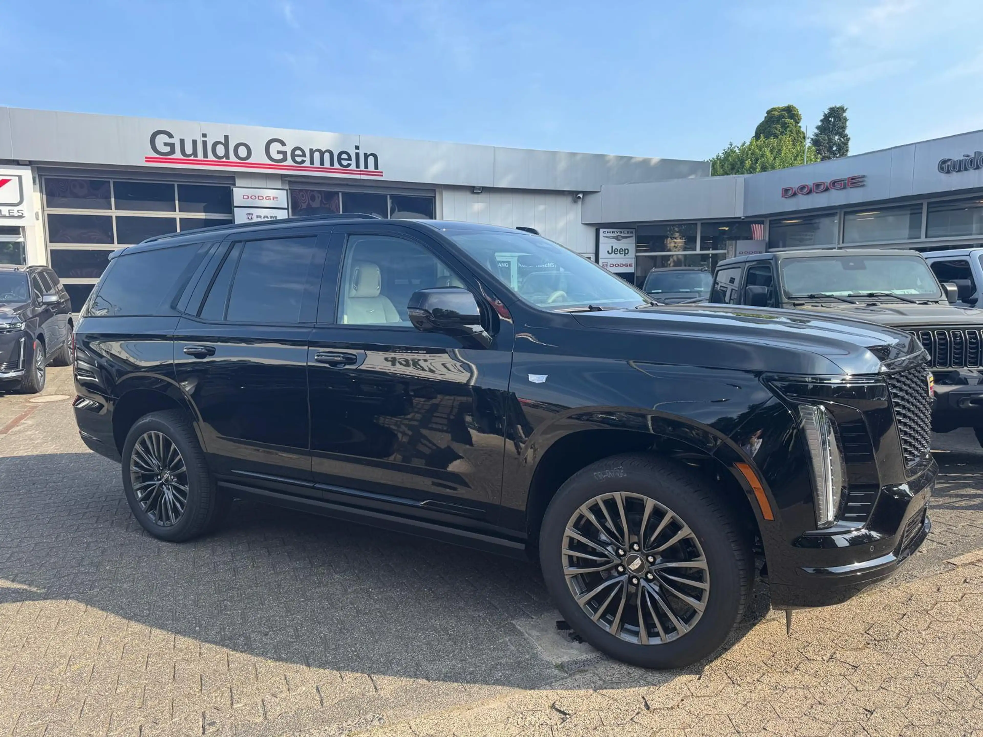 Cadillac Escalade 6.2 V8 Platinum Sport 2026 — photo 4
