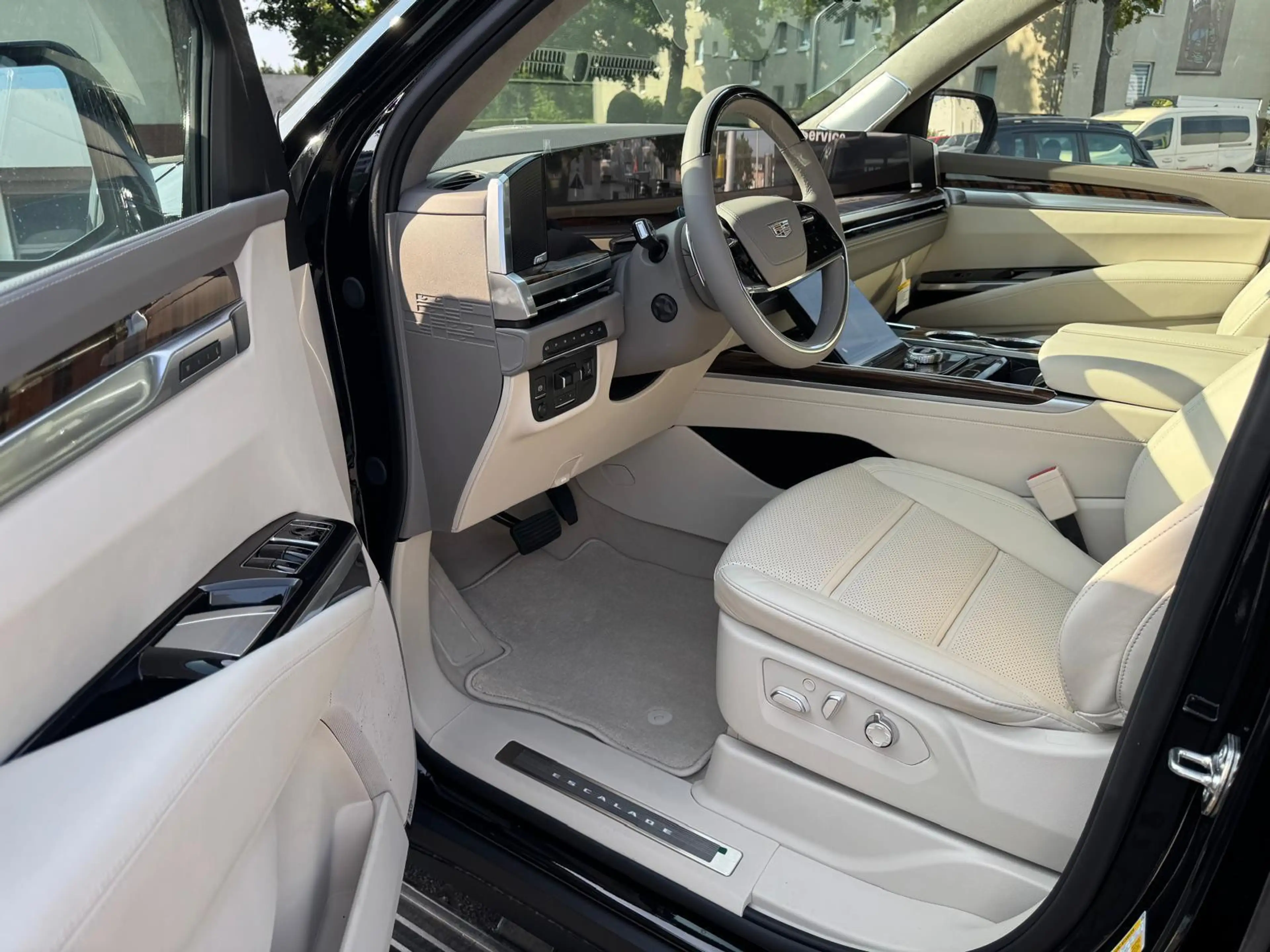 Cadillac Escalade 6.2 V8 Platinum Sport 2026 — photo 15