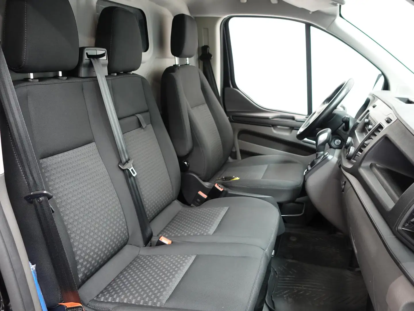 Ford Transit Custom 131pk Automaat L1H1 Parkeersensoren Cruisecontrol Zwart - 2