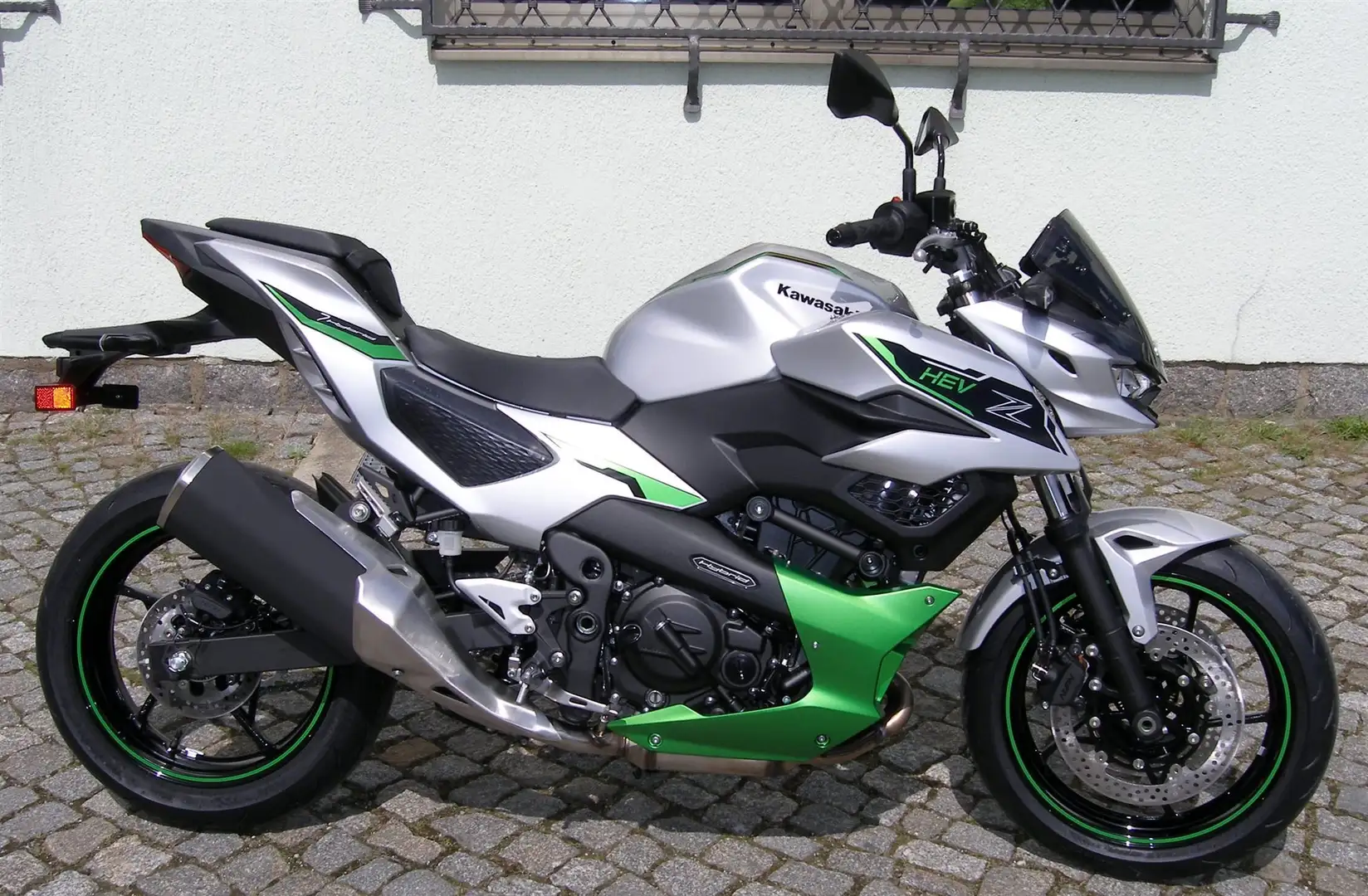 Kawasaki Z7 Hybrid HEV Silber - 1