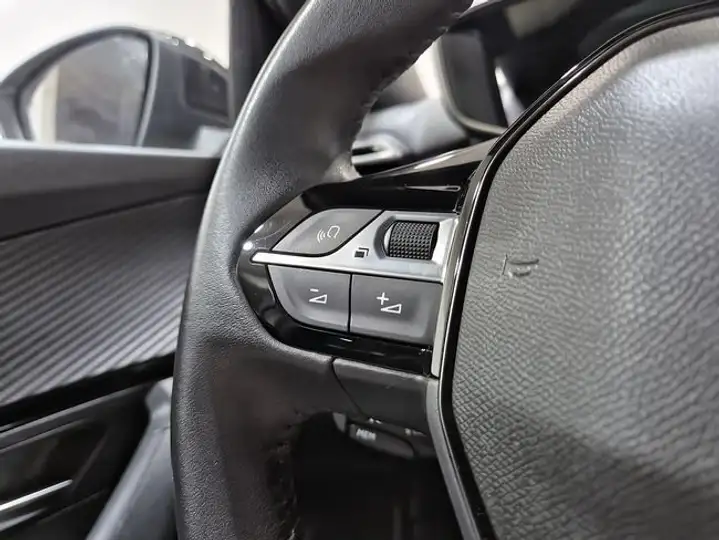 Peugeot 2008 2023, foto 18