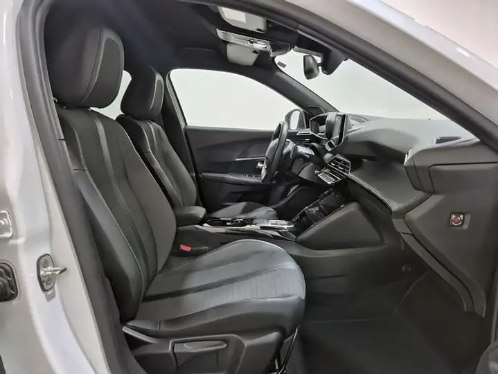 Peugeot 2008 2023, foto 7