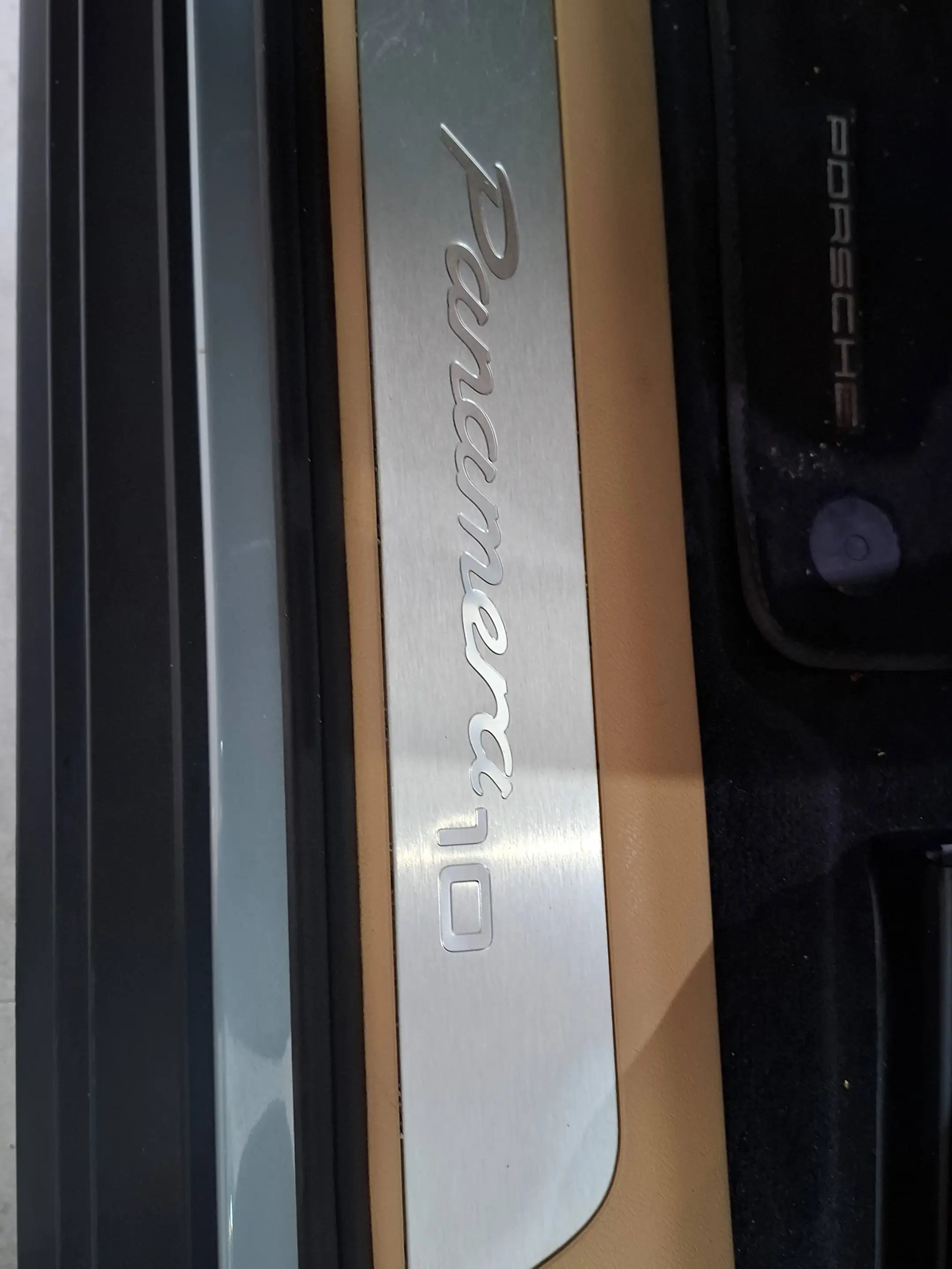Porsche Panamera Panamera 4 e-Hybrid 10 Yrs Ed.2.9 V6 Bi-Tbo PHEV PDK(EU6d-T) — photo 6