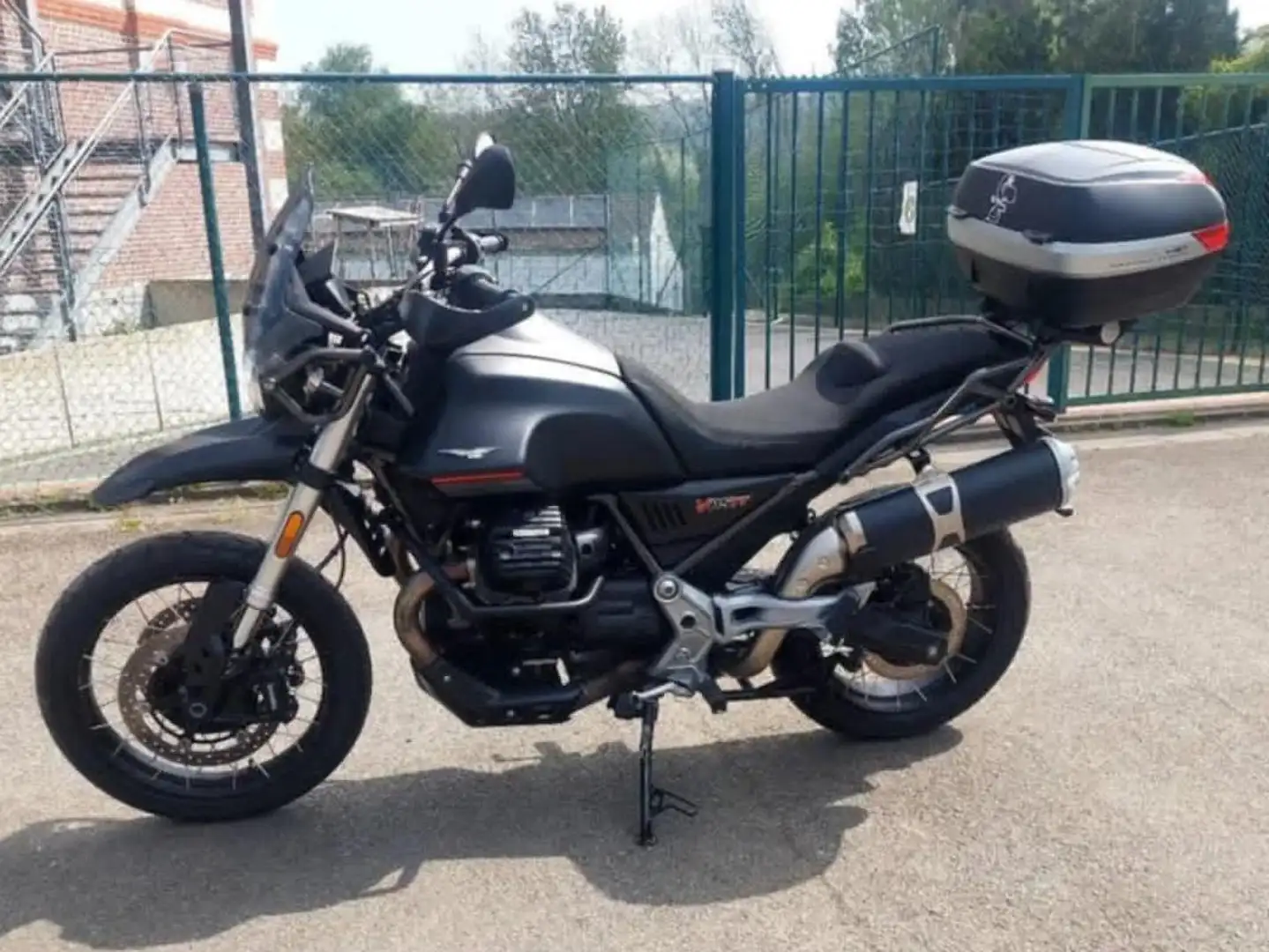 Moto Guzzi V 85 TT Nero - 2
