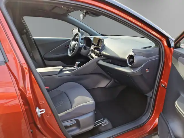 Toyota C-HR view 12