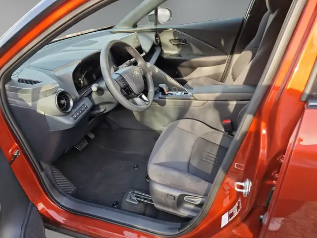Toyota C-HR view 10