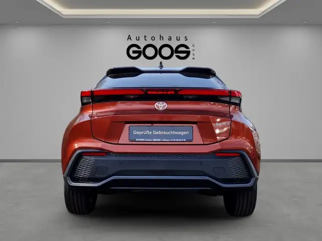 Toyota C-HR view 4