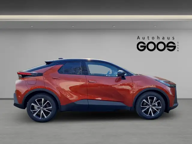Toyota C-HR view 6