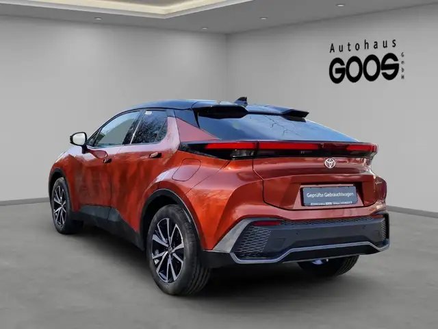 Toyota C-HR view 3